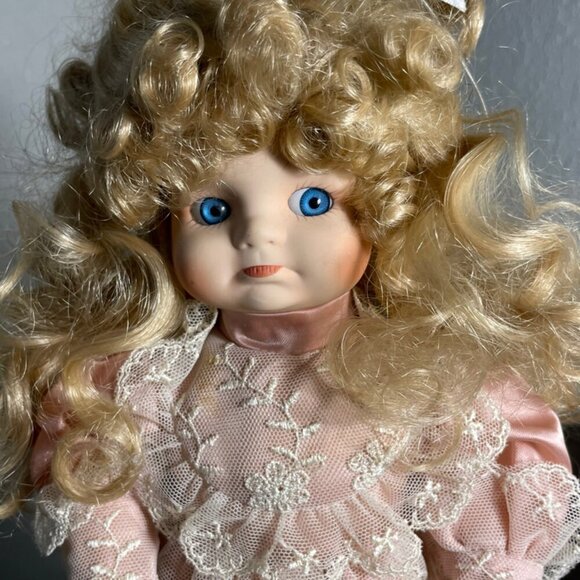 Vintage 1980 GEPPEDO PORCELAIN DOLL 12’ - Picture 11 of 16